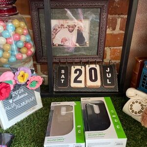 Designed exclusively for
Alcatel ONYX™
stand & Holster  2